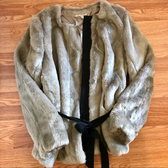 GAP Jackets & Blazers - Faux fur coat GAP ❤️ great condition!